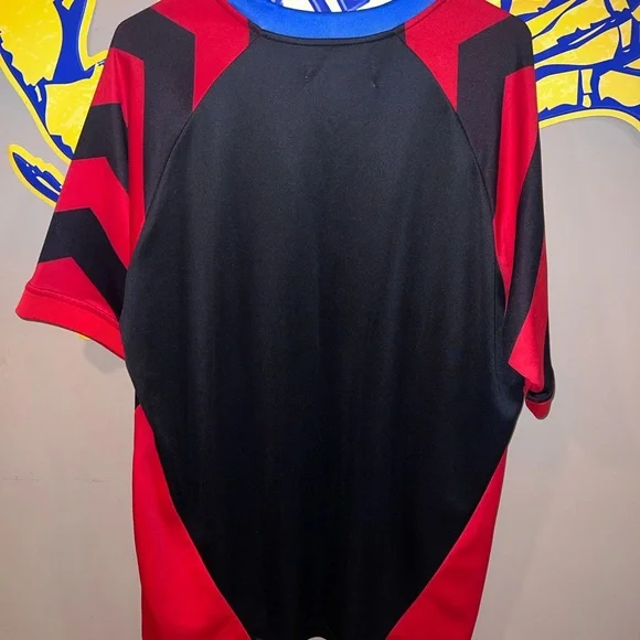 Black Pyramid Red and Black Graphic Top - Picture 4 of 4
